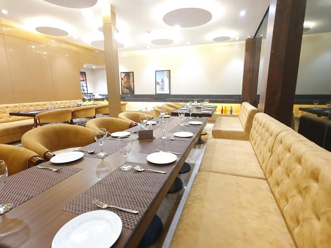 The Moziac Hotel Gwalior Ngoại thất bức ảnh