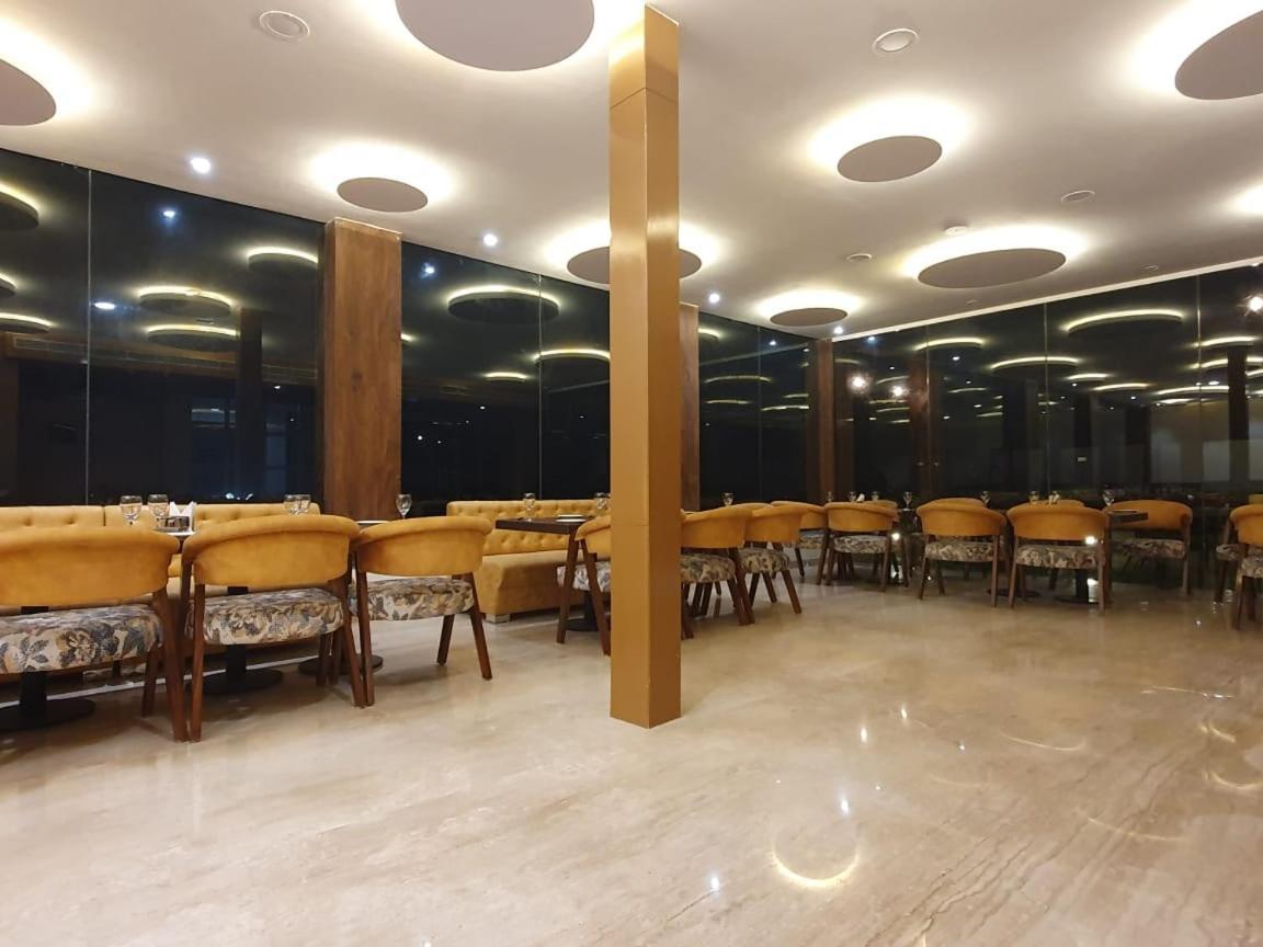 The Moziac Hotel Gwalior Ngoại thất bức ảnh