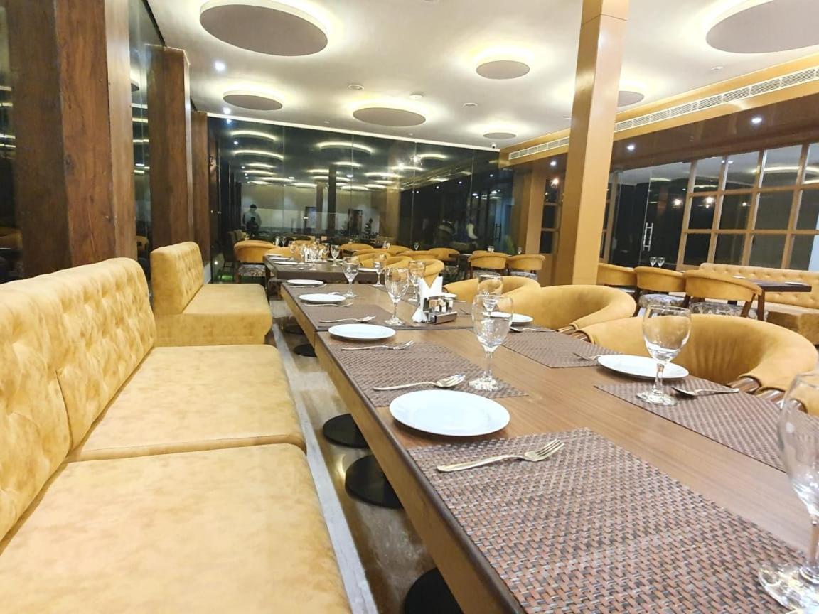 The Moziac Hotel Gwalior Ngoại thất bức ảnh