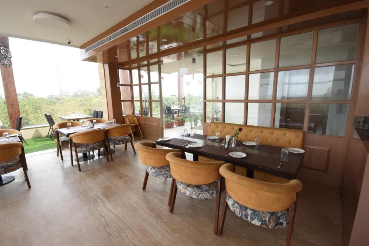 The Moziac Hotel Gwalior Ngoại thất bức ảnh